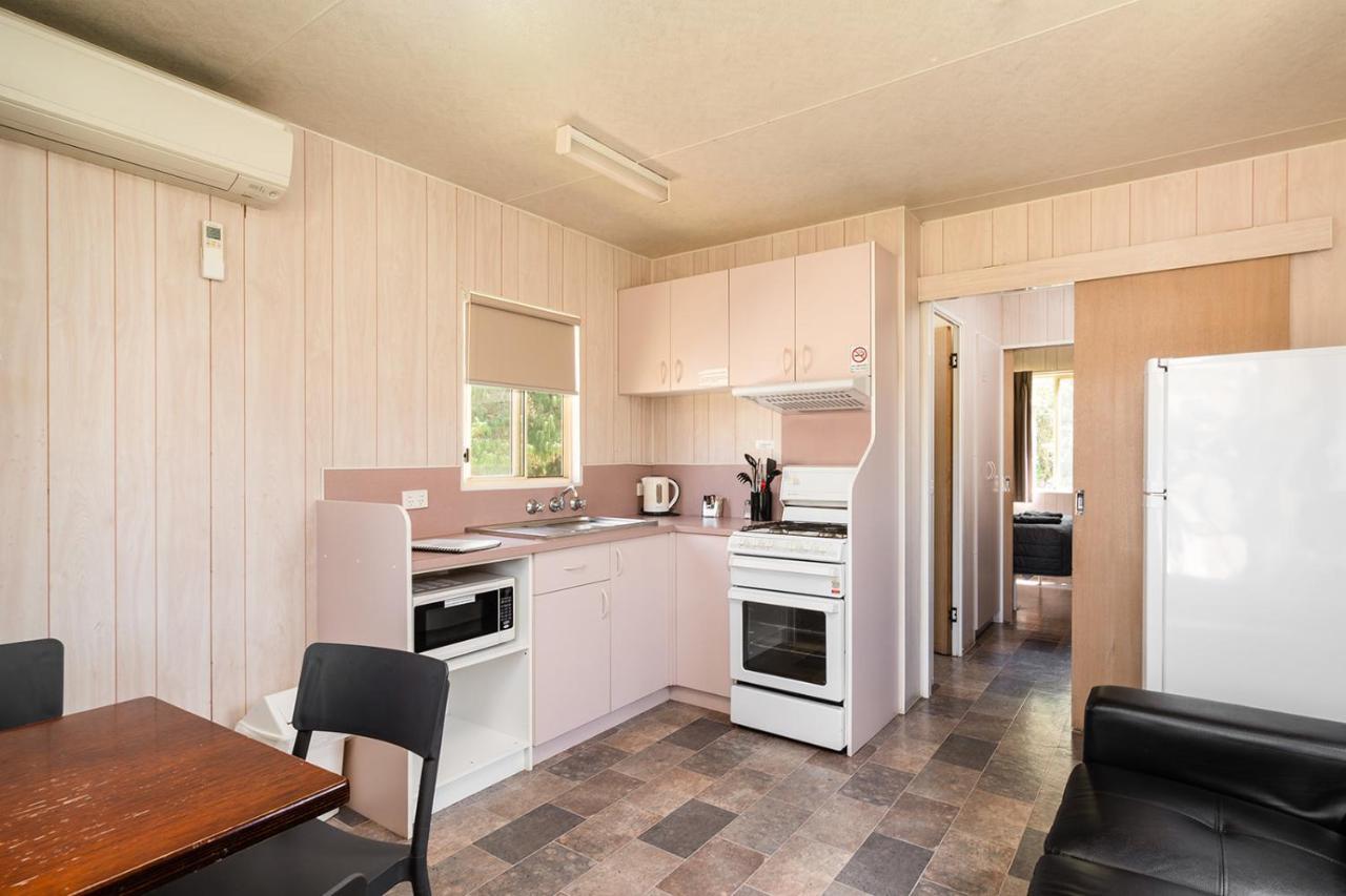 Gundagai Cabins & Tourist Park Buitenkant foto