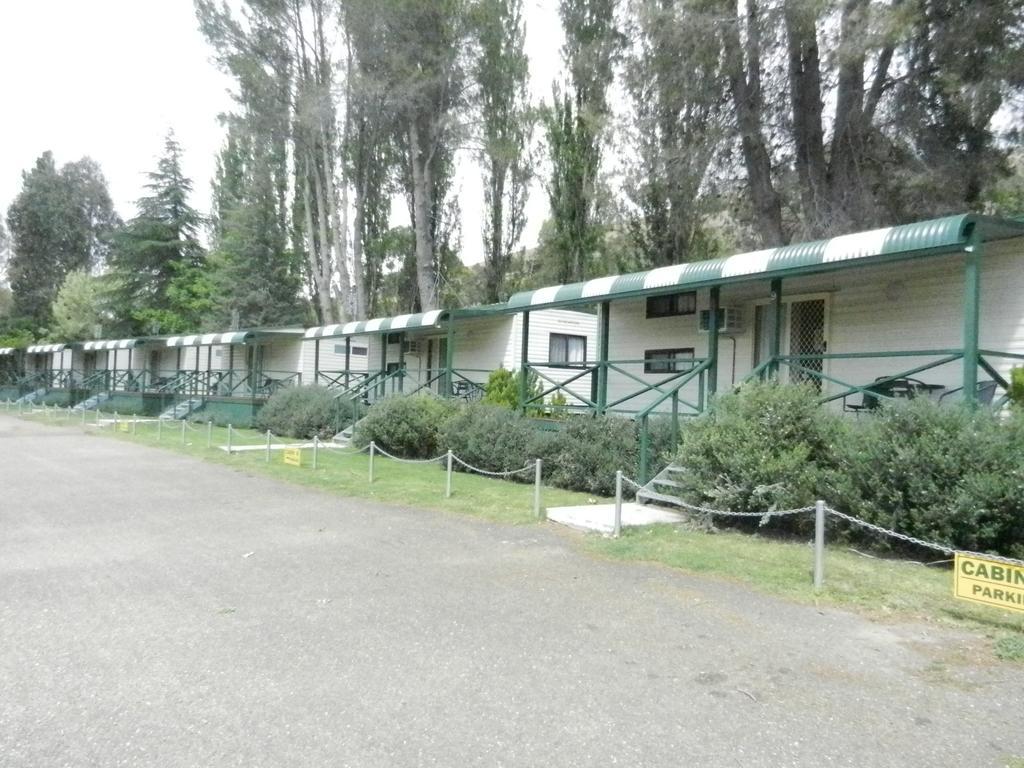 Gundagai Cabins & Tourist Park Buitenkant foto