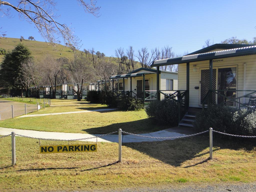 Gundagai Cabins & Tourist Park Buitenkant foto
