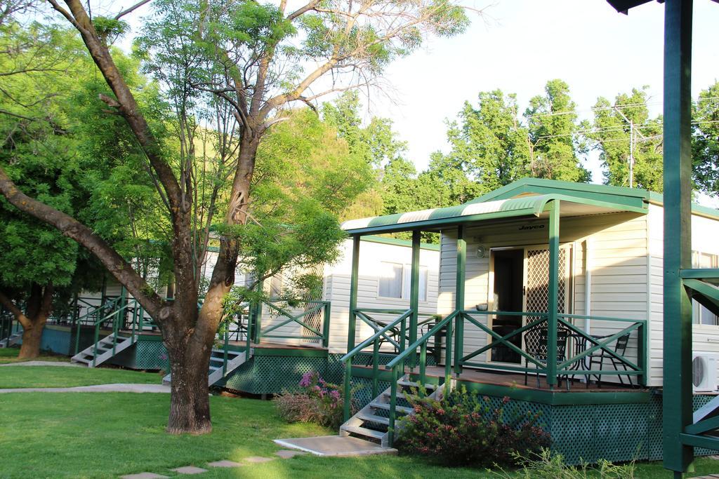 Gundagai Cabins & Tourist Park Buitenkant foto