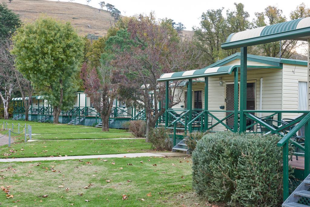 Gundagai Cabins & Tourist Park Buitenkant foto