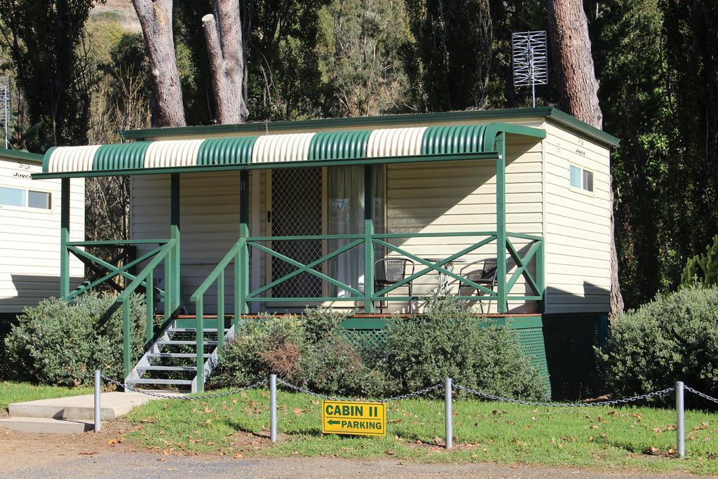 Gundagai Cabins & Tourist Park Buitenkant foto