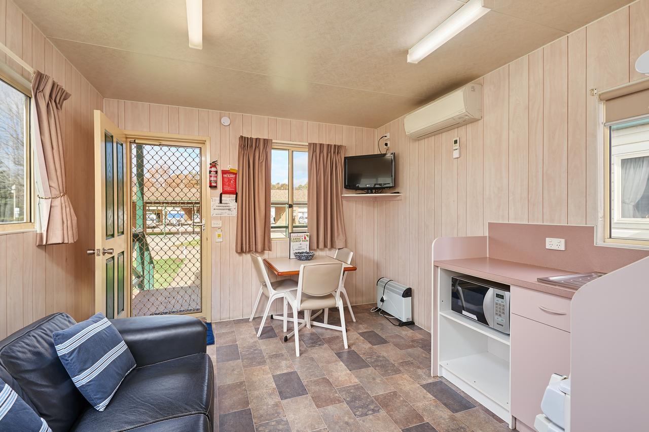 Gundagai Cabins & Tourist Park Buitenkant foto