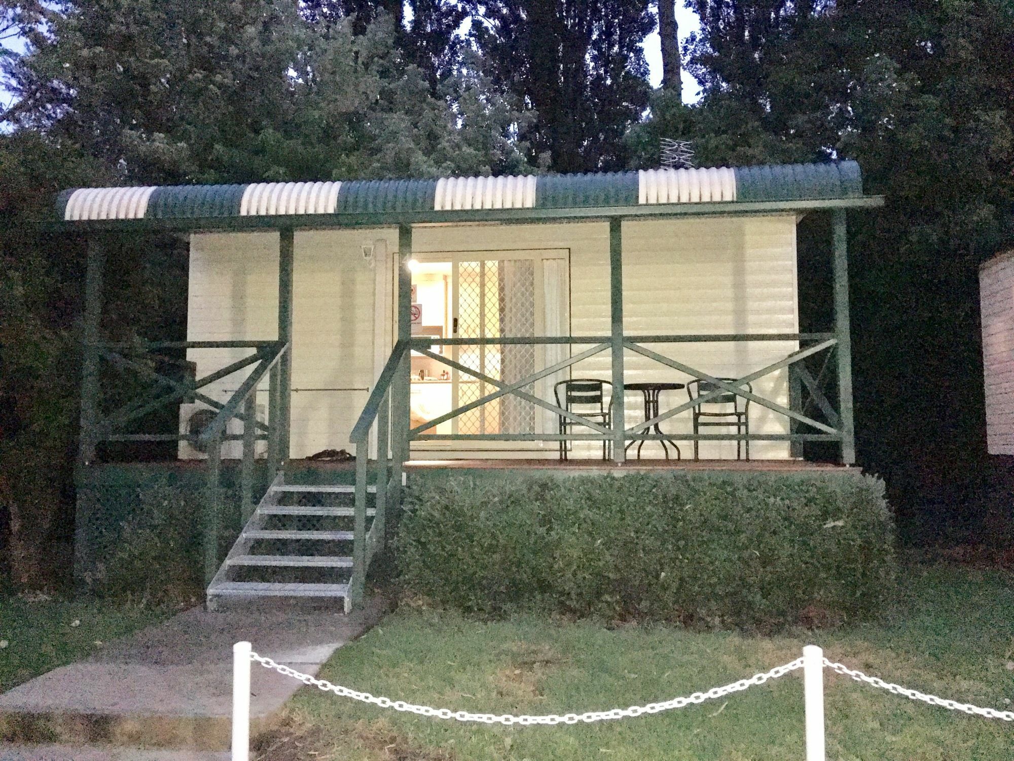 Gundagai Cabins & Tourist Park Buitenkant foto