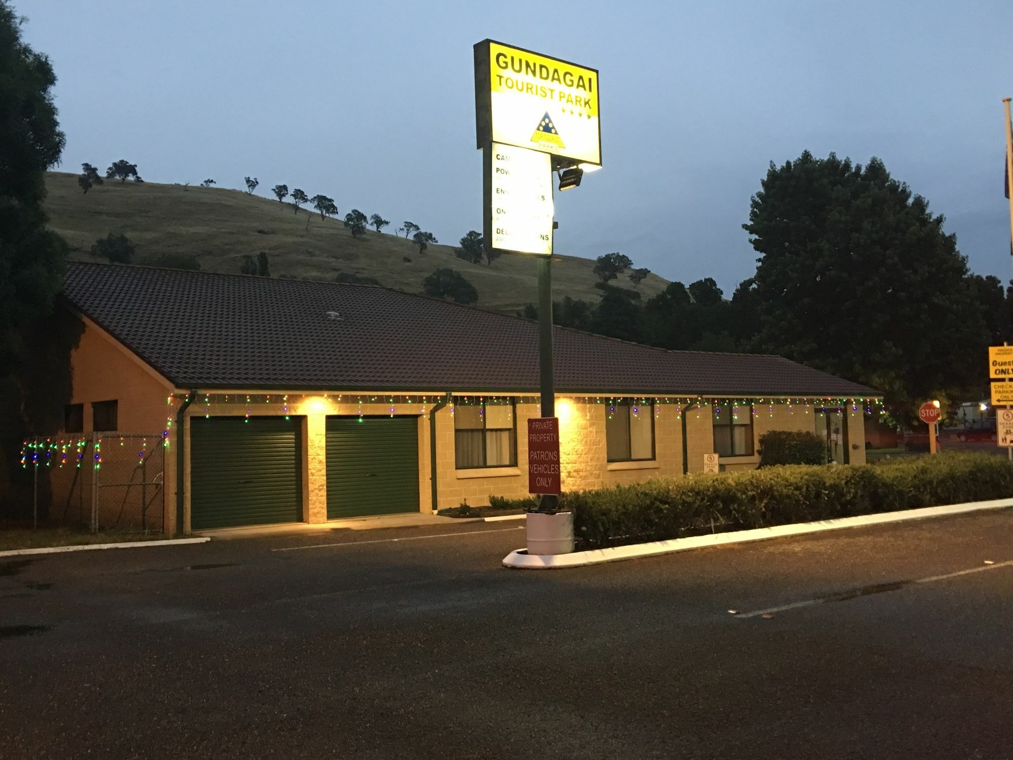 Gundagai Cabins & Tourist Park Buitenkant foto